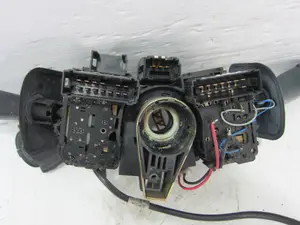 Foto de MANDO MULTIFUNCION RENAULT KANGOO I (F/KC0) 1.5 dCi Diesel (65 CV / 48 KW) referencia 8200090337 foto 2