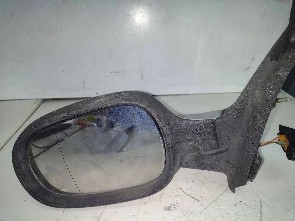 Foto de RETROVISOR IZQUIERDO RENAULT MEGANE I FASE 2 GRANDTOUR (KA...) 1.9 dTi Diesel CAT (98 CV / 72 KW) referencia 12313040