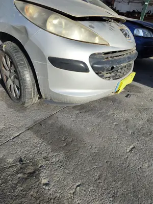 Foto de PARAGOLPES DELANTERO PEUGEOT 207 1.4 HDi (68 CV / 50 KW) foto 4