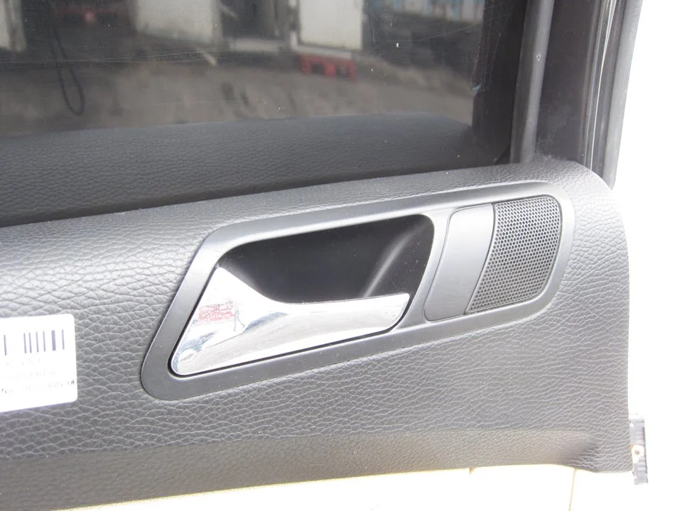 Foto de MANETA INTERIOR TRASERA IZQUIERDA VOLKSWAGEN PASSAT BERLINA (3C2) 2.0 TDI (140 CV / 103 KW)