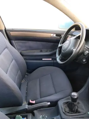 Foto de MANETA INTERIOR DELANTERA IZQUIERDA AUDI A6 BERLINA (4B2) 1.8 20V Turbo (150 CV / 110 KW)