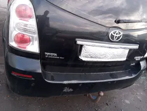 Foto de PARAGOLPES TRASERO TOYOTA COROLLA VERSO (R1) 2.2 Turbodiesel CAT (136 CV / 100 KW)