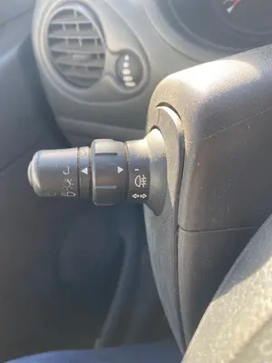 Foto de MANDO INTERMITENTES RENAULT CLIO III 1.5 dCi Diesel (68 CV / 50 KW)