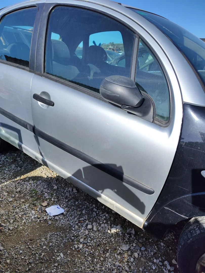 Foto de PUERTA DELANTERA DERECHA CITROEN C3 1.4 (73 CV / 54 KW)