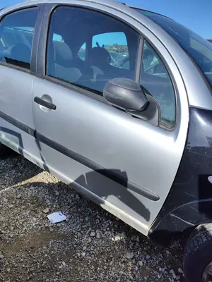 Foto de PUERTA DELANTERA DERECHA CITROEN C3 1.4  (73 CV / 54 KW)