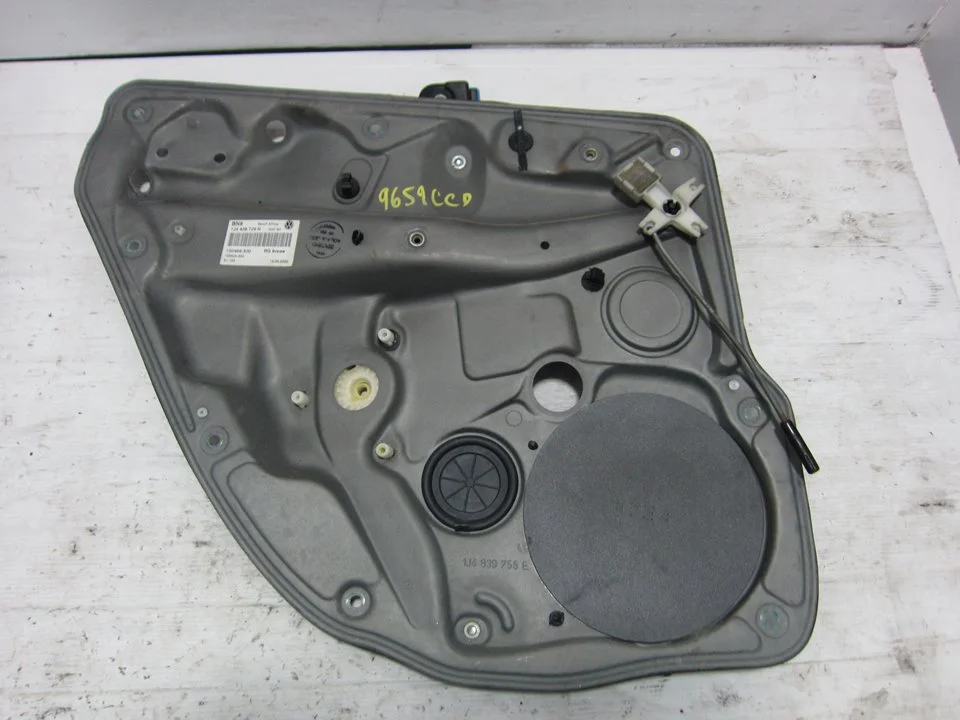 Foto de ELEVALUNAS TRASERO IZQUIERDO VOLKSWAGEN GOLF IV BERLINA (1J1)(10.1997) 1.6 16V (105 CV / 77 KW) referencia 1J4839755E