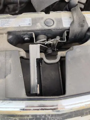 Foto de CERRADURA CAPO CHEVROLET CRUZE 2.0 Diesel CAT (163 CV / 120 KW)