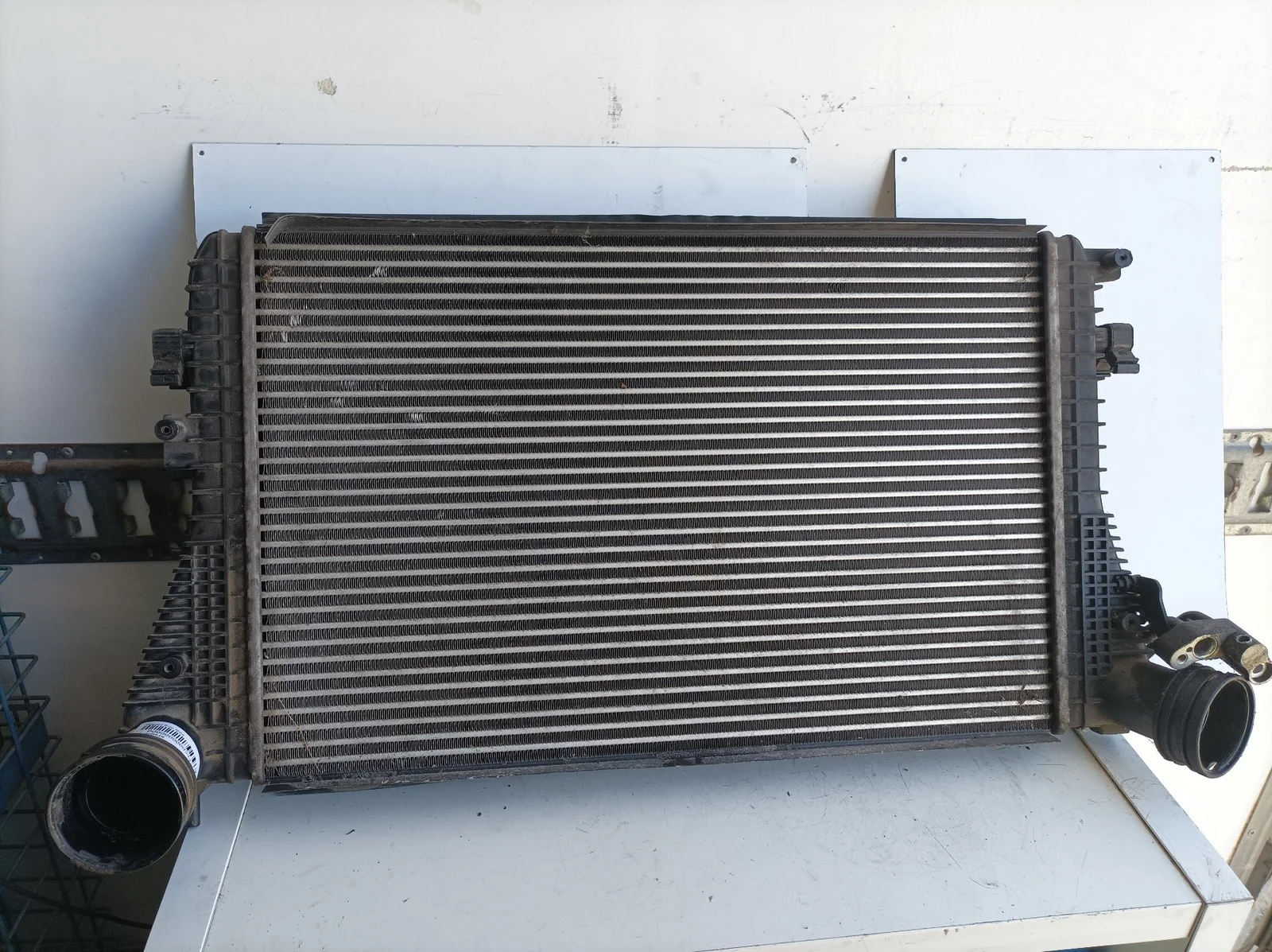 Foto de INTERCOOLER VOLKSWAGEN GOLF V (1K1)(10.2003) referencia 1K0145803E