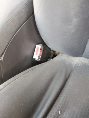 Foto de PRETENSOR AIRBAG IZQUIERDO RENAULT MEGANE II BERLINA 5P 1.5 dCi Diesel (106 CV / 78 KW)