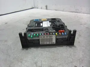 Foto de CAJA RELES / FUSIBLES PEUGEOT PARTNER TEPEE 1.6 16V HDi CAT (9HT / DV6BTED4) (75 CV / 55 KW) referencia 966405878001 foto 6