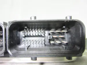 Foto de CENTRALITA MOTOR UCE AUDI A4 AVANT (B5) referencia 038906012AH foto 4