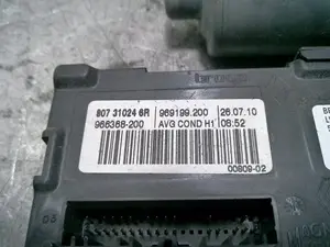 Foto de MOTOR ELEVALUNAS DELANTERO IZQUIERDO RENAULT MEGANE III BERLINA 5P 1.5 dCi Diesel (106 CV / 78 KW) referencia 807310246R foto 5