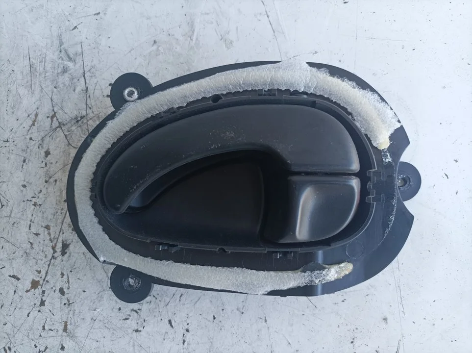 Foto de MANETA INTERIOR TRASERA IZQUIERDA PEUGEOT 406 BERLINA (S1/S2) referencia 9616307577