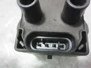 Foto de BOBINA ENCENDIDO RENAULT CLIO II FASE I (B/CB0) 1.2 (58 CV / 43 KW) referencia 7700274008 foto 3