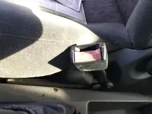 Foto de ENGANCHE CINTURON DELANTERO DERECHO FORD FOCUS BERLINA (CAK) 1.6 16V CAT (101 CV / 74 KW)