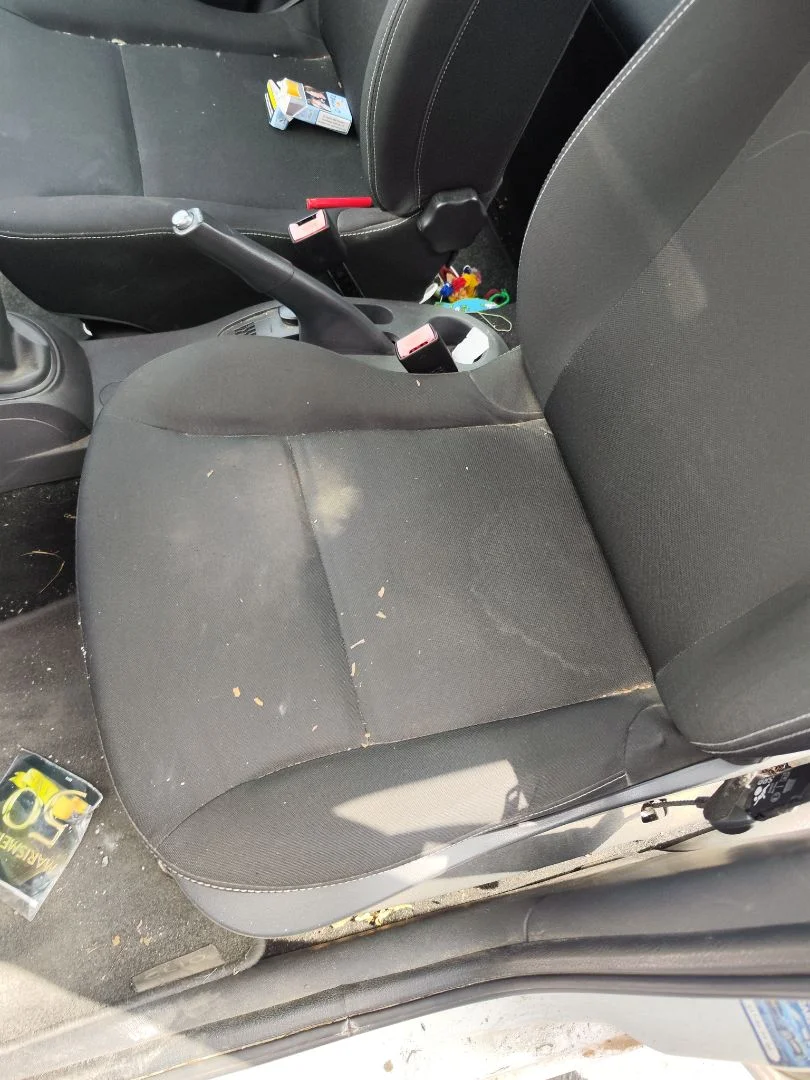 Foto de ASIENTO DELANTERO IZQUIERDO RENAULT CLIO III 1.2 16V (75 CV / 55 KW)
