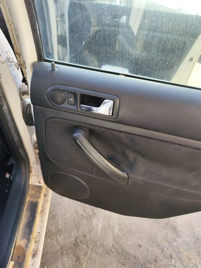 Foto de ELEVALUNAS TRASERO DERECHO VOLKSWAGEN GOLF IV BERLINA (1J1)(10.1997) 2.0 (116 CV / 85 KW)