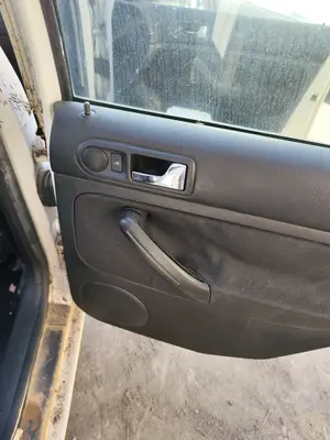 Foto de ELEVALUNAS TRASERO DERECHO VOLKSWAGEN GOLF IV BERLINA (1J1)(10.1997) 2.0  (116 CV / 85 KW)