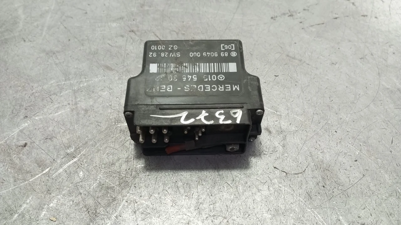 Foto de CAJA PRECALENTAMIENTO MERCEDES-BENZ CLASE E (BM 124) BERLINA 3.0 Diesel CAT (136 CV / 100 KW) referencia 0155453032