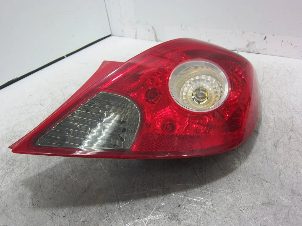 Foto de PILOTO TRASERO DERECHO OPEL CORSA D 1.3 16V CDTI (75 CV / 55 KW) referencia 13186351