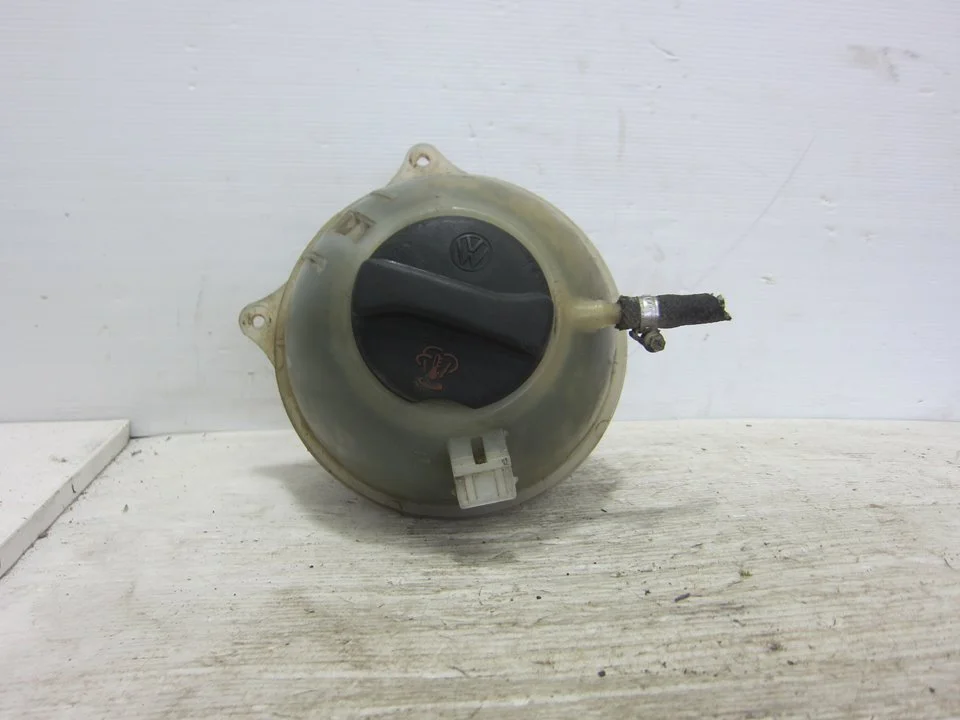 Foto de DEPOSITO EXPANSION VOLKSWAGEN GOLF II (191/193) 1.6 Diesel (CR. JK. JP) (54 CV / 40 KW) referencia 357121407C