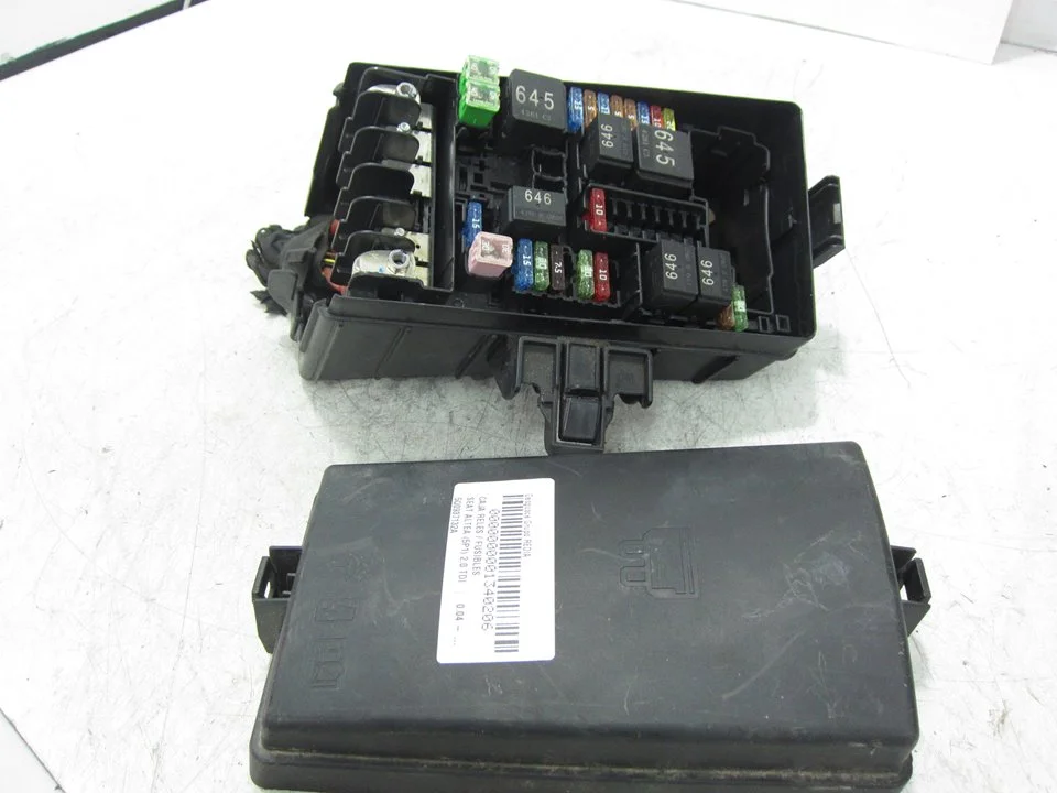Foto de CAJA RELES / FUSIBLES SEAT ALTEA (5P1) referencia 5Q0937132A