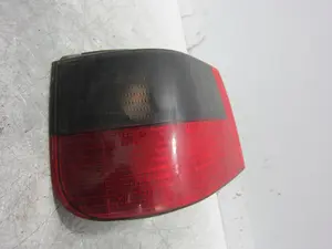 Foto de PILOTO TRASERO DERECHO INTERIOR SEAT IBIZA (6K1) 1.9 TDI (110 CV / 81 KW) referencia 96223900 foto 4