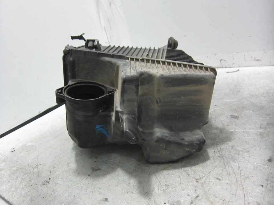 Foto de CAJA FILTRO AIRE RENAULT MEGANE II BERLINA 5P 1.4 16V (98 CV / 72 KW) referencia 8200545280