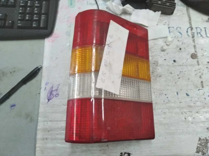 Foto de PILOTO TRASERO IZQUIERDO CITROEN C 15 referencia 98160