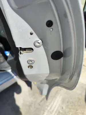 Foto de CERRADURA PUERTA TRASERA DERECHA PEUGEOT 207 1.6 16V HDi (90 CV / 66 KW) referencia 9137F9