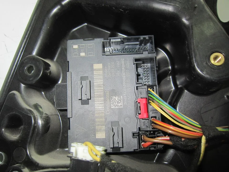 Foto de CENTRALITA ELEVALUNAS ELECTRICOS PORSCHE CAYENNE (TIPO 92A) 4.8 V8 CAT (400 CV / 294 KW) referencia 7PP959792L