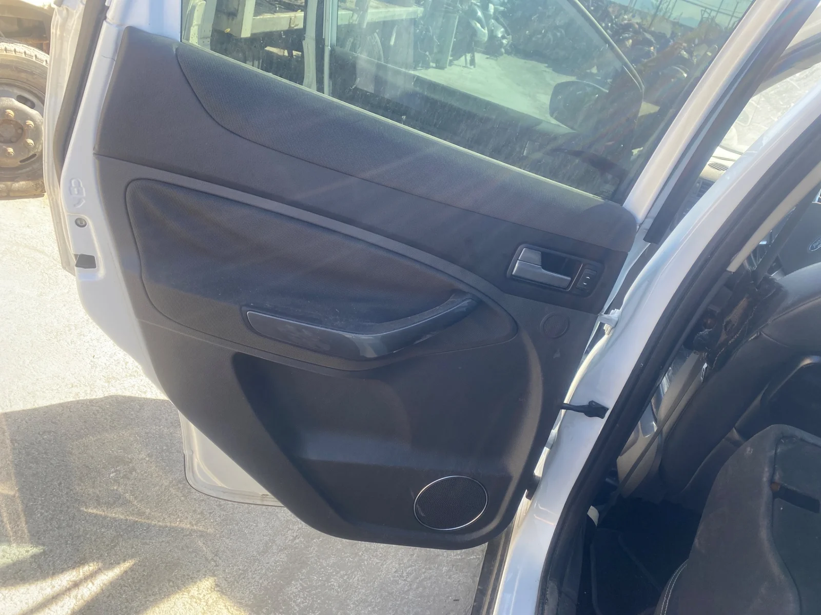 Foto de GUARNECIDO PUERTA TRASERA IZQUIERDA FORD KUGA (CBV) 2.0 TDCi CAT (136 CV / 100 KW)