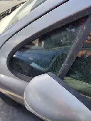 Foto de LUNA CUSTODIA DELANTERA IZQUIERDA PEUGEOT 207 1.4 HDi (68 CV / 50 KW)