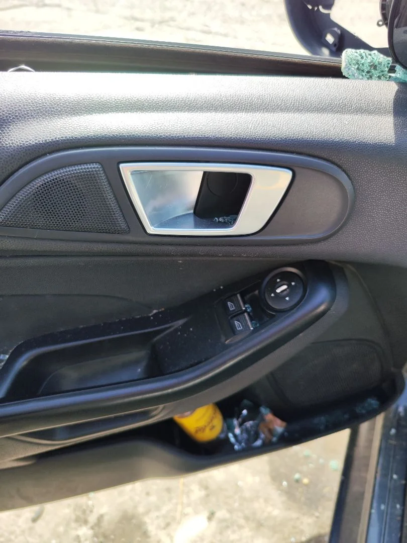 Foto de MANETA INTERIOR DELANTERA IZQUIERDA FORD FIESTA (CNN) 1.5 TDCi CAT (75 CV / 55 KW) referencia 2146028
