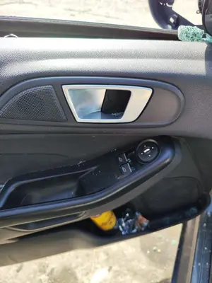Foto de MANETA INTERIOR DELANTERA IZQUIERDA FORD FIESTA (CNN) 1.5 TDCi CAT (75 CV / 55 KW) referencia 2146028