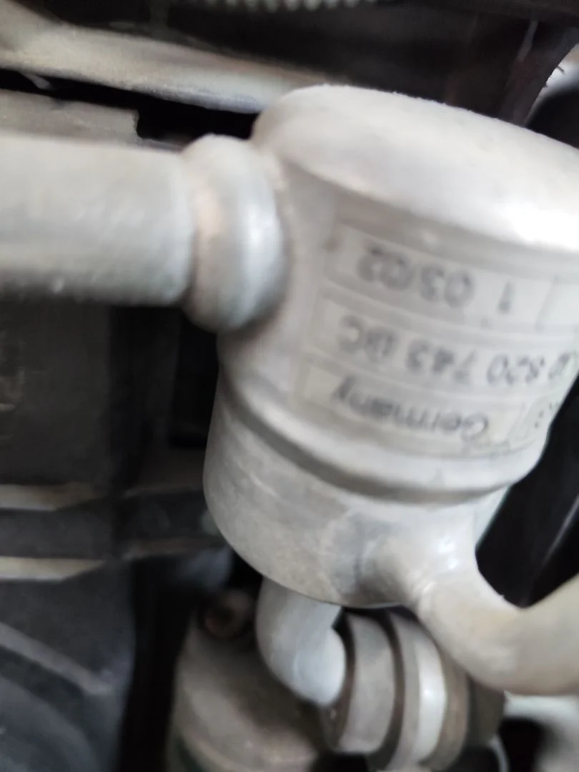 Foto de CONDENSADOR / RADIADOR AIRE ACONDICIONADO AUDI A3 (8L) 1.9 TDI (110 CV / 81 KW) referencia 1J0820413N