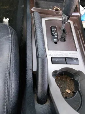 Foto de PALANCA FRENO SSANGYONG REXTON 2.7 Turbodiesel CAT (160 CV / 118 KW)