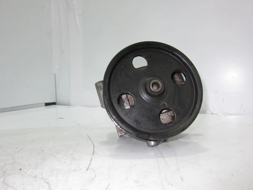 Foto de BOMBA DIRECCION FORD FOCUS BERLINA (CAP) referencia 4M503A733AR