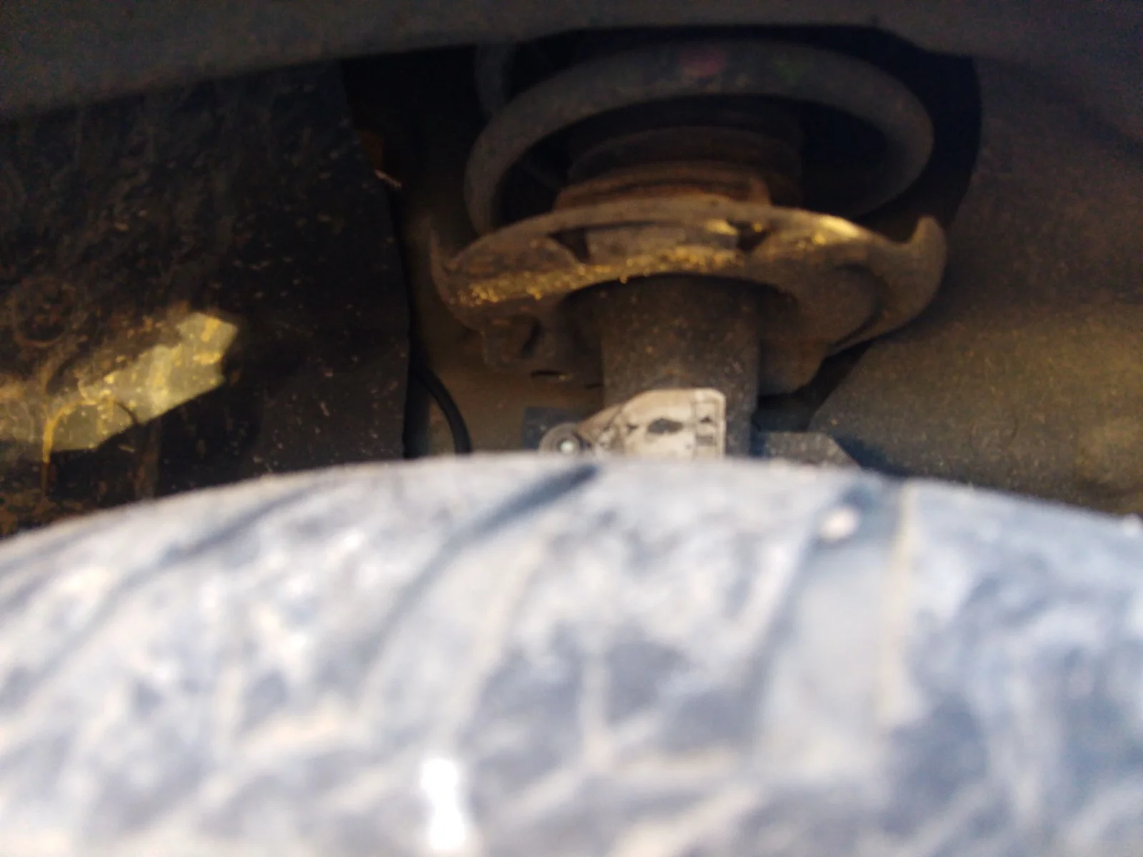 Foto de AMORTIGUADOR DELANTERO DERECHO FORD FIESTA (CNN) 1.5 TDCi CAT (75 CV / 55 KW) referencia 2037788