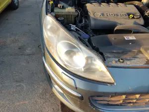 Foto de FARO DERECHO PEUGEOT 407 2.0 16V HDi FAP CAT (RHR / DW10BTED4) (136 CV / 100 KW)
