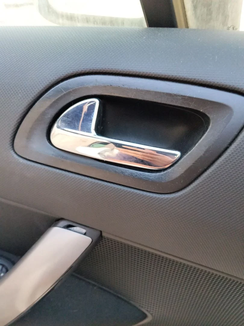 Foto de MANETA INTERIOR DELANTERA IZQUIERDA PEUGEOT 308 SW 1.6 HDi FAP CAT (9HZ / DV6TED4) (109 CV / 80 KW)