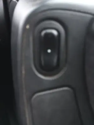 Foto de MANDO ELEVALUNAS TRASERO IZQUIERDO OPEL ZAFIRA A 2.0 DTI (101 CV / 74 KW)
