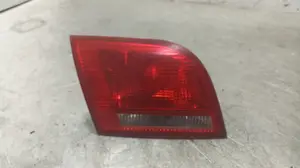 Foto de PILOTO TRASERO IZQUIERDO INTERIOR AUDI A3 SPORTBACK (8PA) 2.0 TDI (140 CV / 103 KW) referencia 8P4945093B