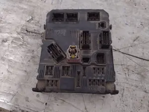 Foto de CAJA RELES / FUSIBLES CITROEN BERLINGO referencia 9643498980