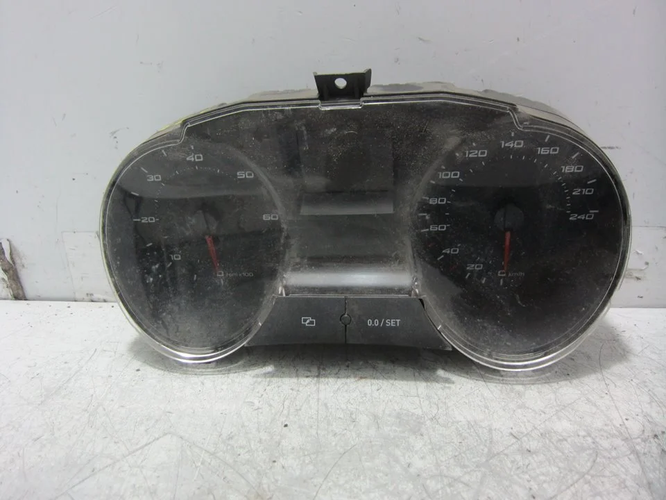 Foto de CUADRO INSTRUMENTOS SEAT IBIZA BERLINA (6J5) 1.2 TDI (75 CV / 55 KW) referencia 6J0920802H