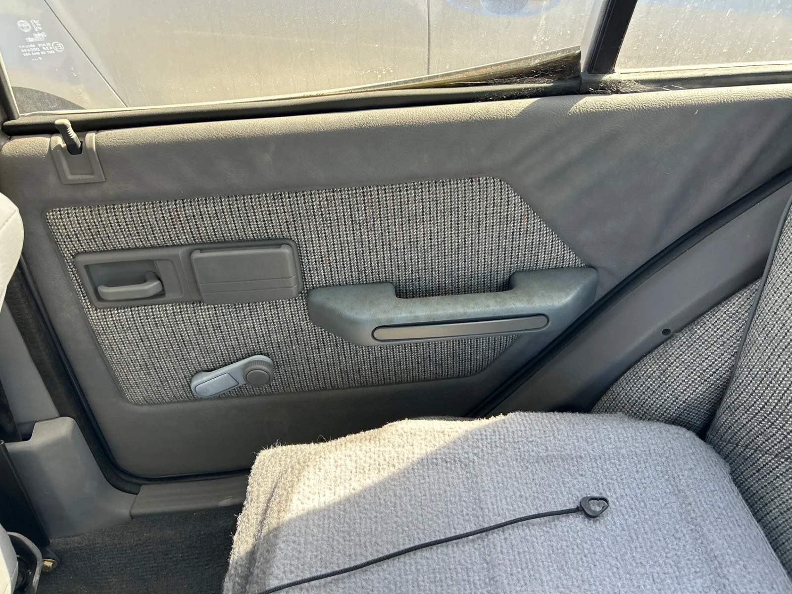 Foto de GUARNECIDO PUERTA TRASERA DERECHA PEUGEOT 309 1.6 (88 CV / 65 KW)
