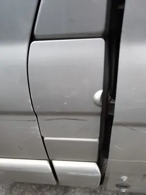 Foto de TAPA EXTERIOR COMBUSTIBLE OPEL VIVARO FURGÓN/COMBI 2.0 16V CDTI (114 CV / 84 KW)