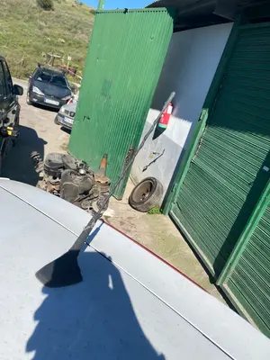 Foto de ANTENA RENAULT CLIO III 1.5 dCi Diesel (68 CV / 50 KW)