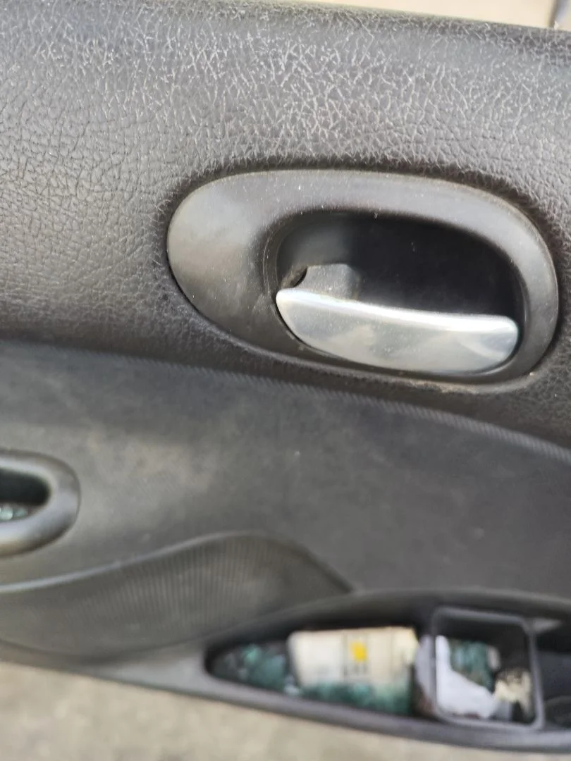 Foto de MANETA INTERIOR DELANTERA IZQUIERDA PEUGEOT 206 1.6 16V CAT (109 CV / 80 KW) referencia 9143A4