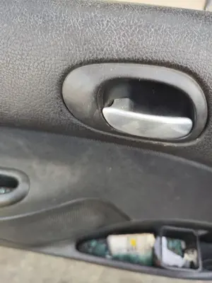 Foto de MANETA INTERIOR DELANTERA IZQUIERDA PEUGEOT 206 1.6 16V CAT (109 CV / 80 KW) referencia 9143A4